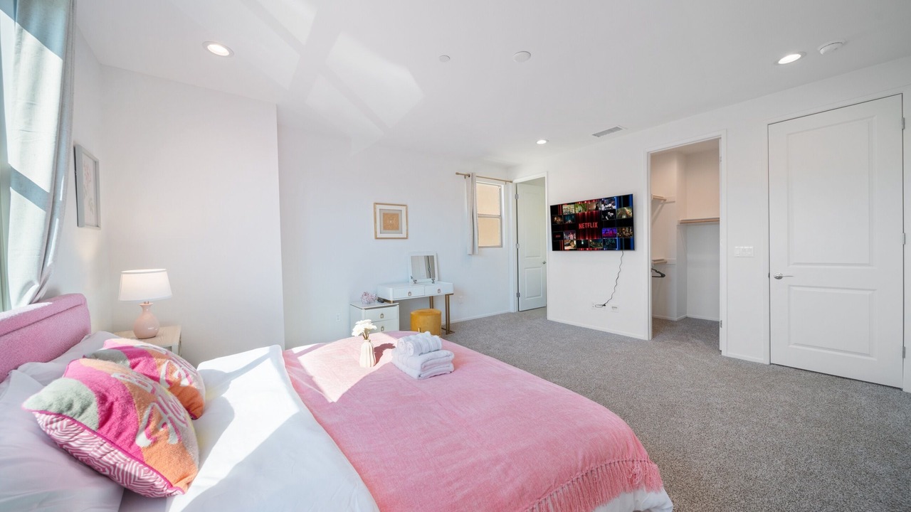 Photo of Bedroom in Walnut