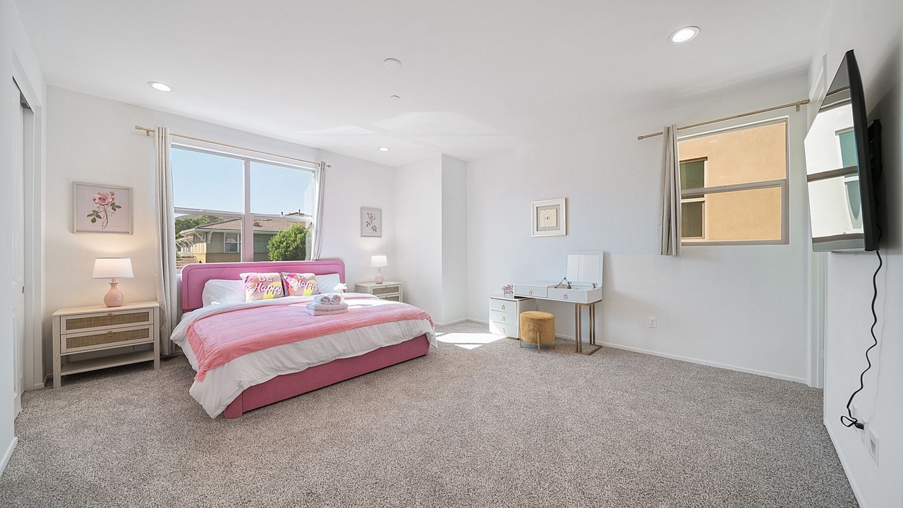 Photo of Bedroom in Walnut