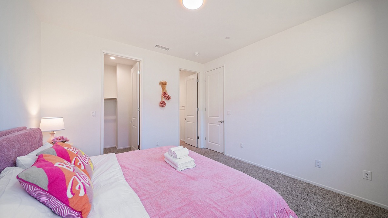 Photo of Bedroom in Walnut