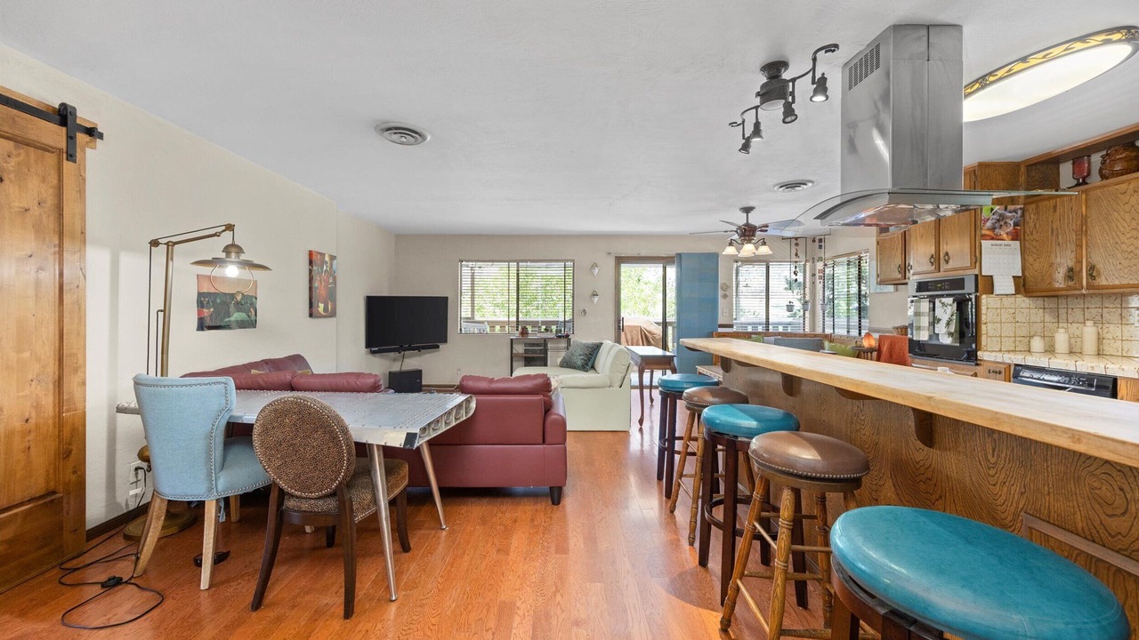 Photo of Livingroom in Kernville