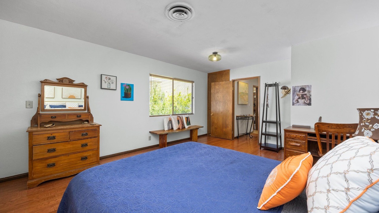 Photo of Bedroom in Kernville