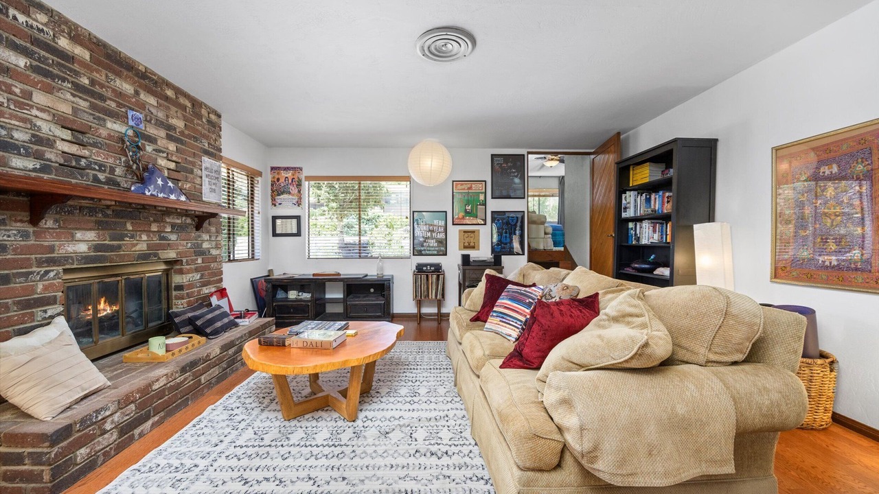 Photo of Livingroom in Kernville