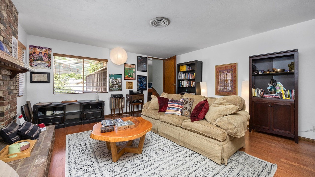 Photo of Livingroom in Kernville