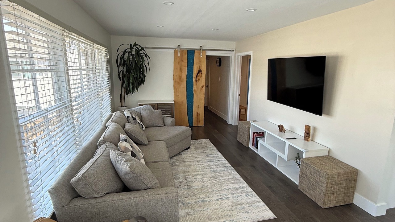 Photo of Livingroom in Eastside