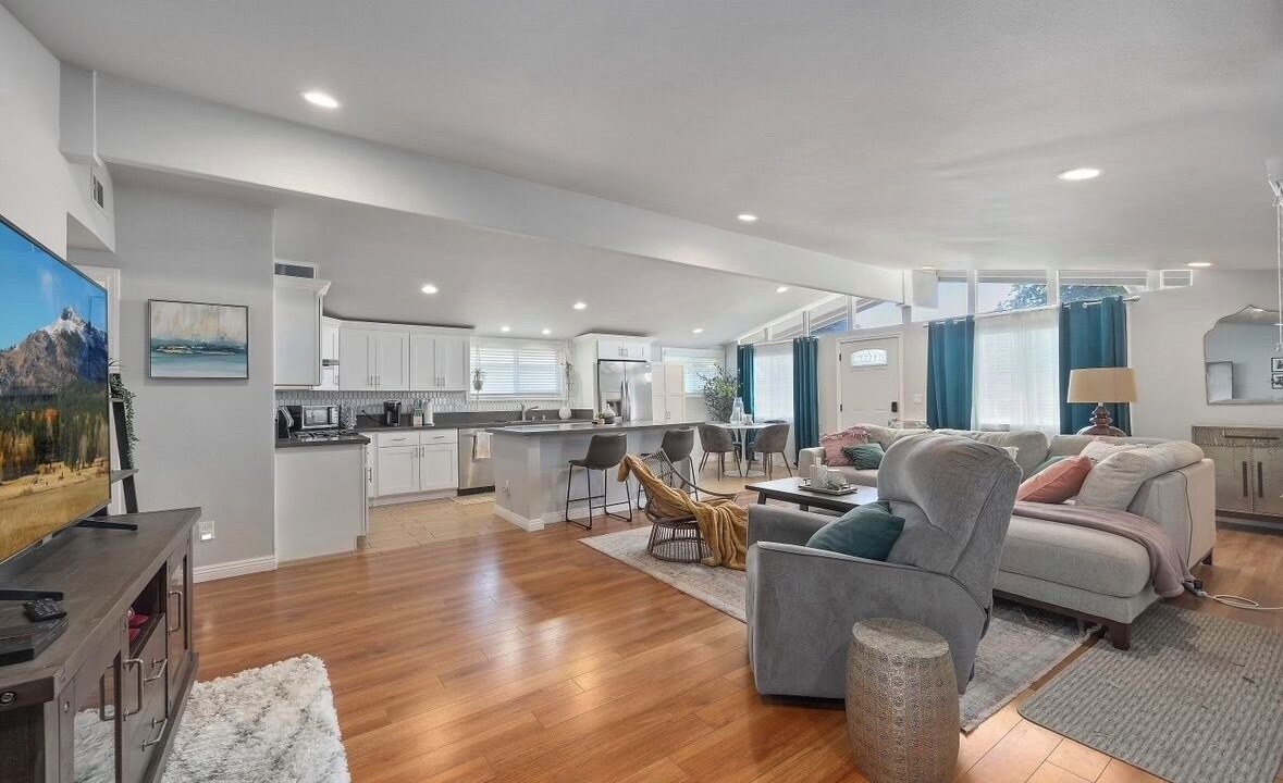 Photo of Livingroom in Northwest Anaheim