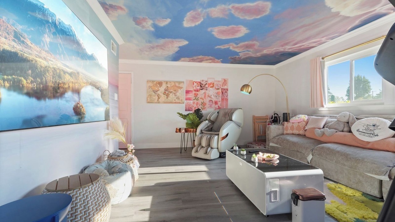 Photo of Livingroom in Warner Center