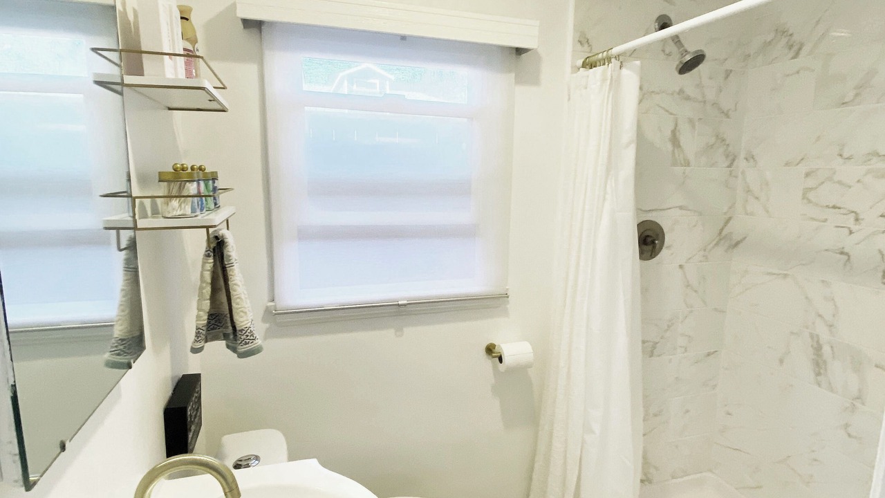 Photo of Bathroom in Lamanda Park