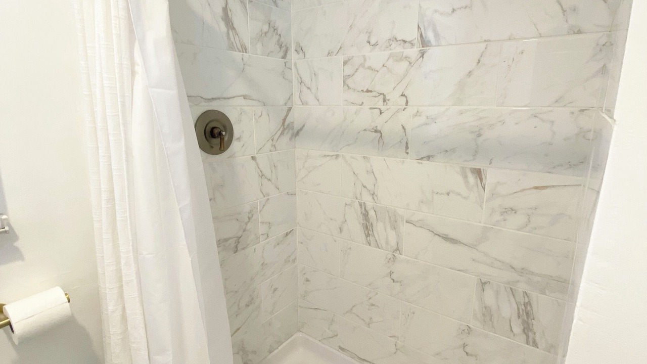 Photo of Bathroom in Lamanda Park