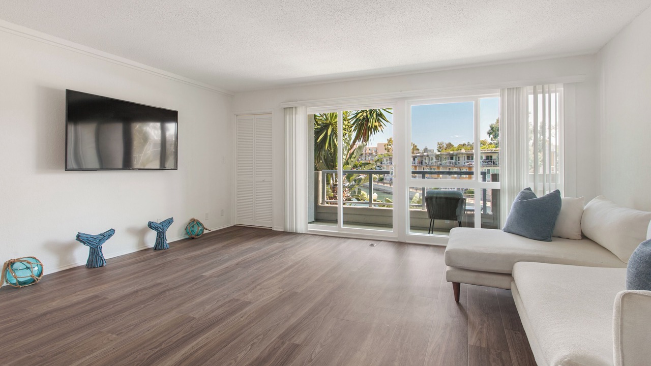 Photo of Livingroom in Silver Strand