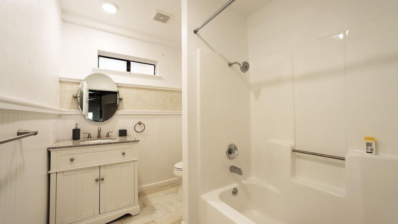 Photo of Bathroom in Apple Hill