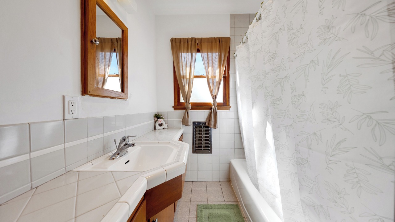 Photo of Bathroom in Alhambra