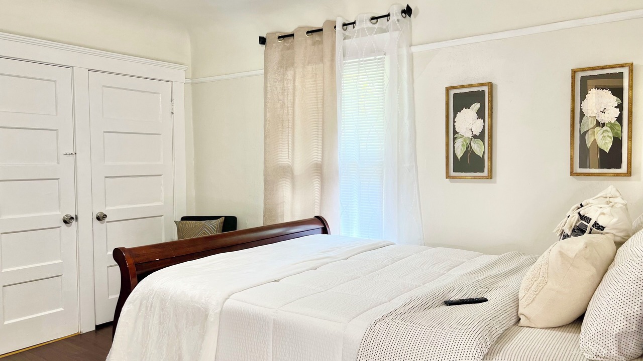 Photo of Bedroom in East Hollywood