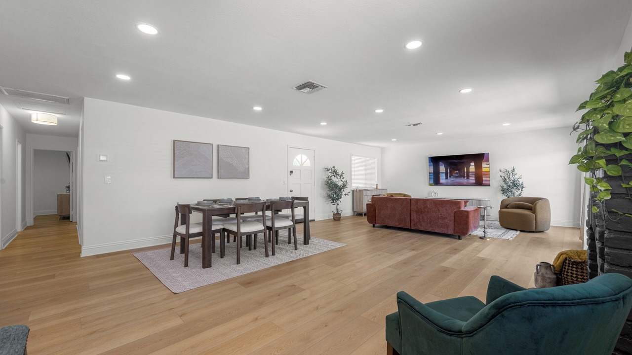 Photo of Livingroom in Canoga Park