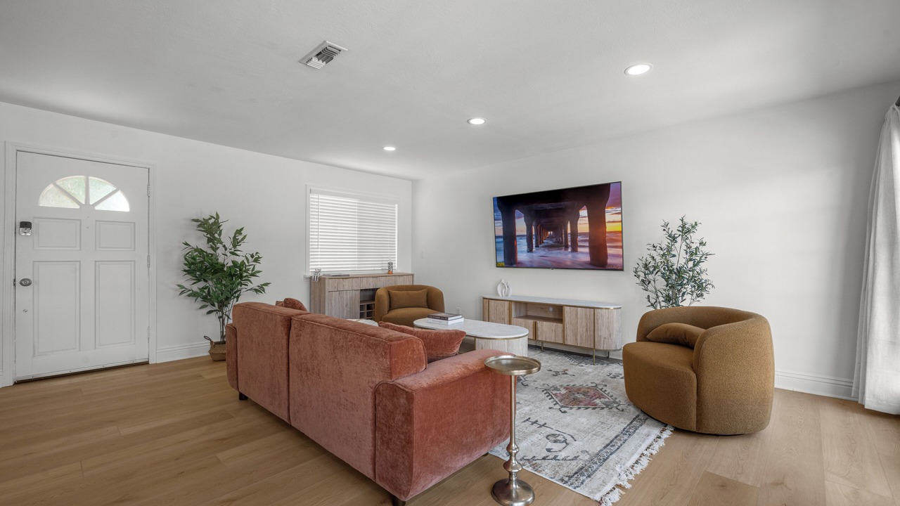 Photo of Livingroom in Canoga Park