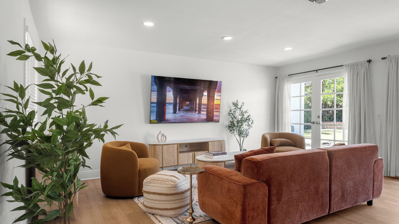 Photo of Livingroom in Canoga Park