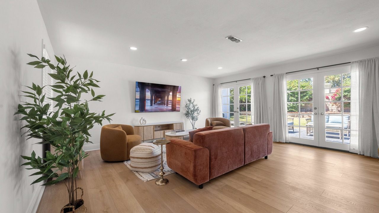 Photo of Livingroom in Canoga Park