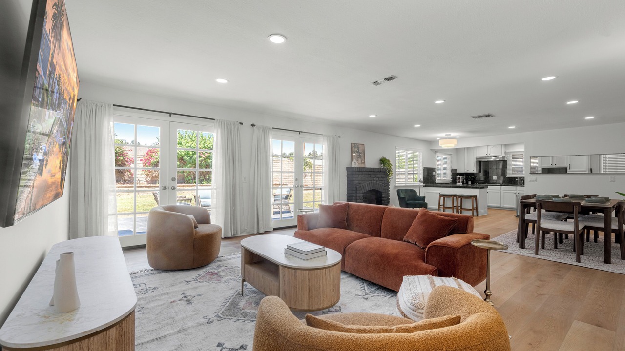 Photo of Livingroom in Canoga Park