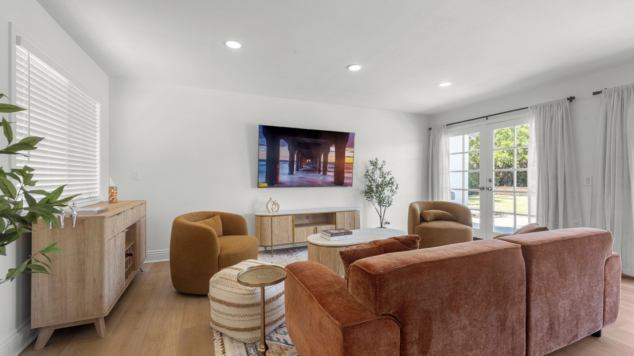 Photo of Livingroom in Canoga Park