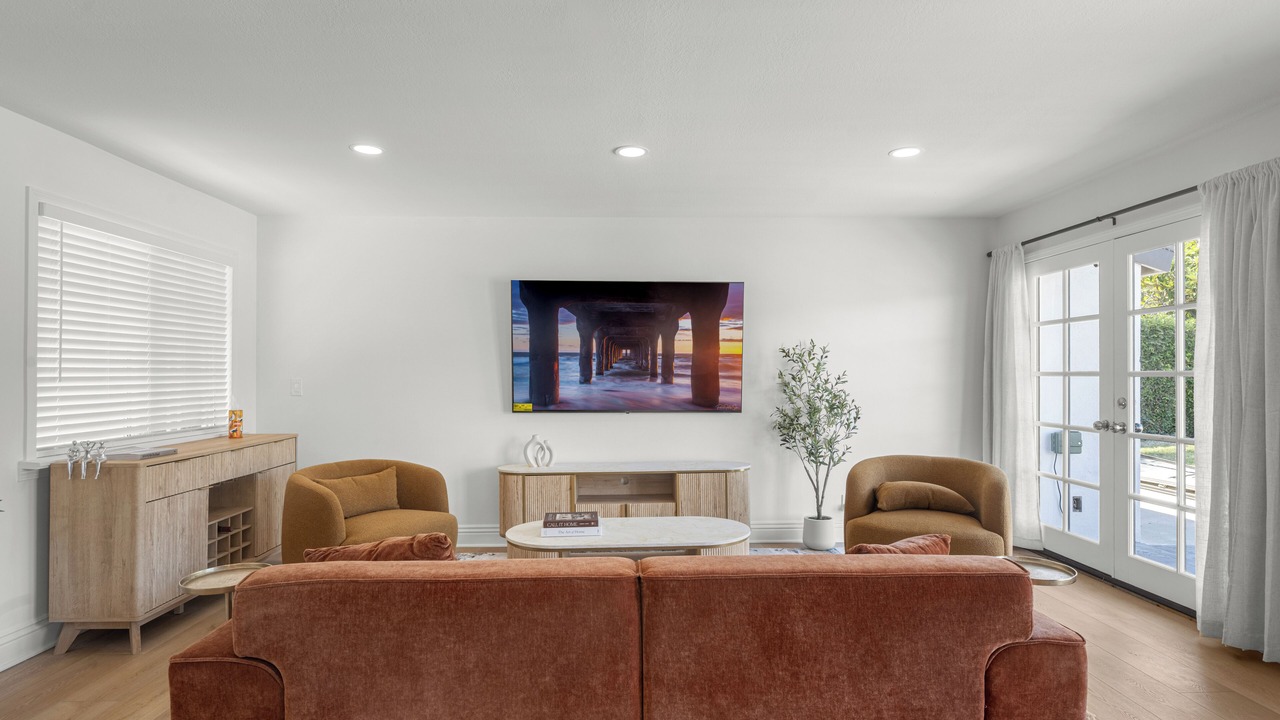 Photo of Livingroom in Canoga Park