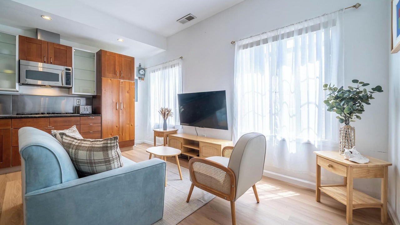 Photo of Livingroom in Davis Tract