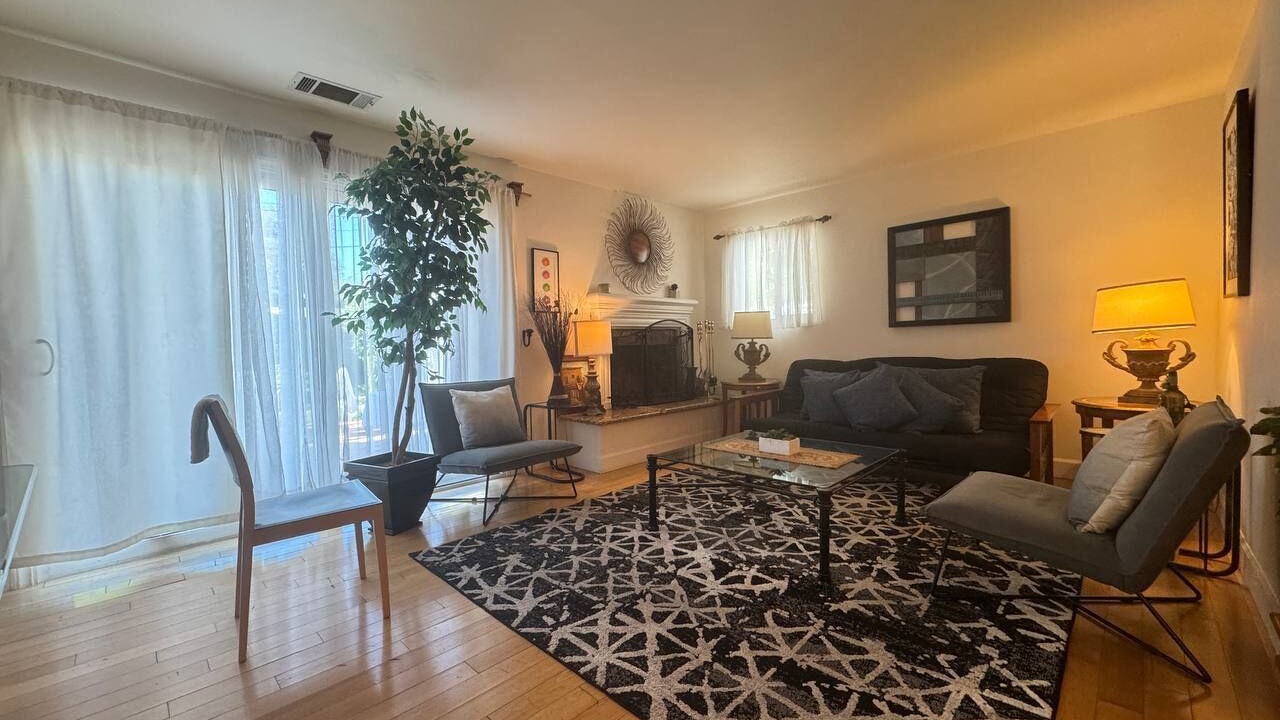 Photo of Livingroom in Encino