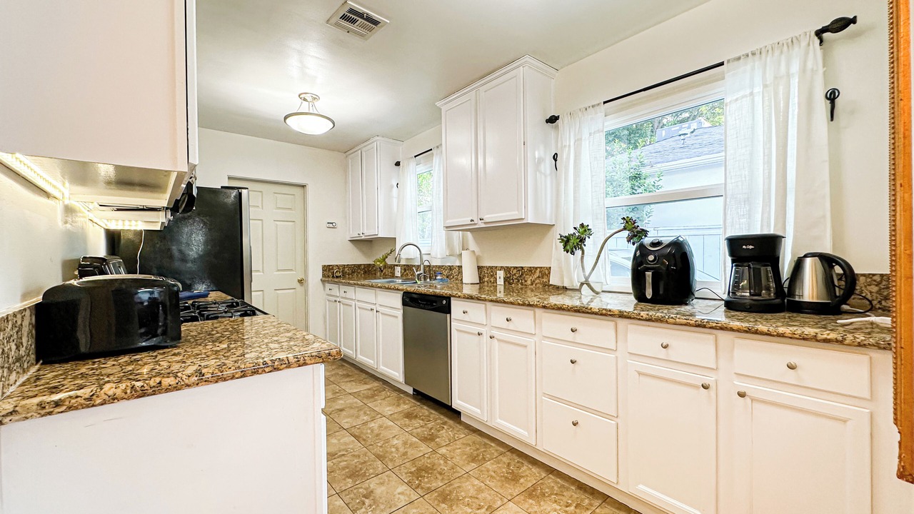 Photo of Kitchen in Encino