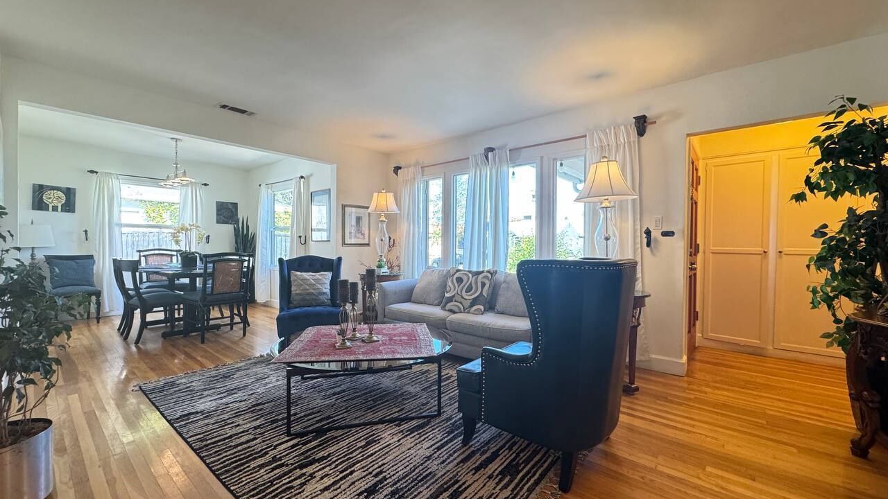 Photo of Livingroom in Encino