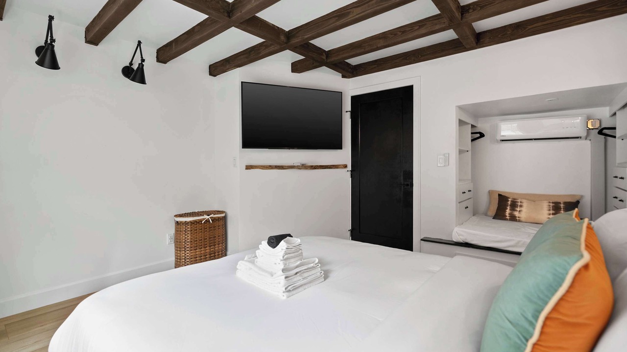 Photo of Bedroom in Pacific Palisades