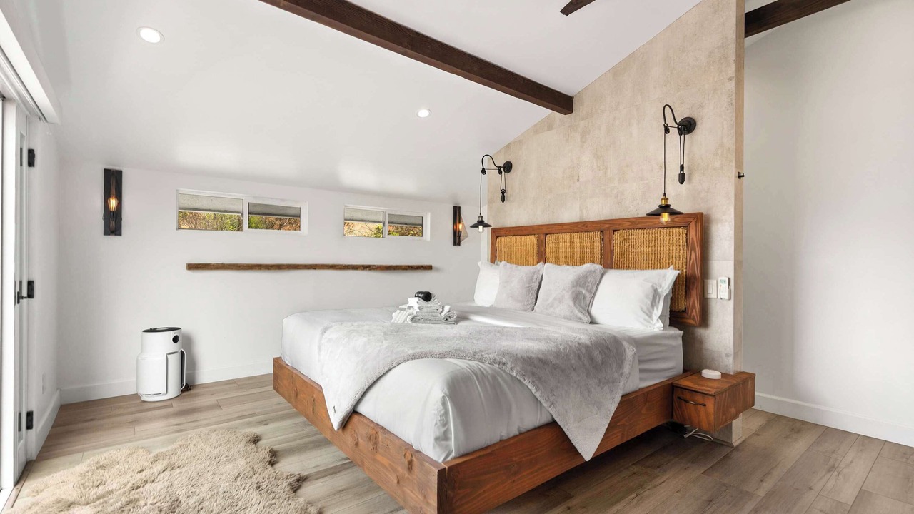 Photo of Bedroom in Pacific Palisades
