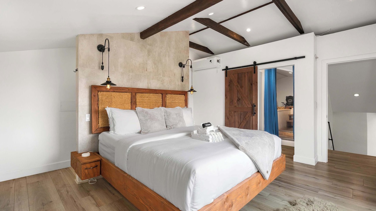 Photo of Bedroom in Pacific Palisades