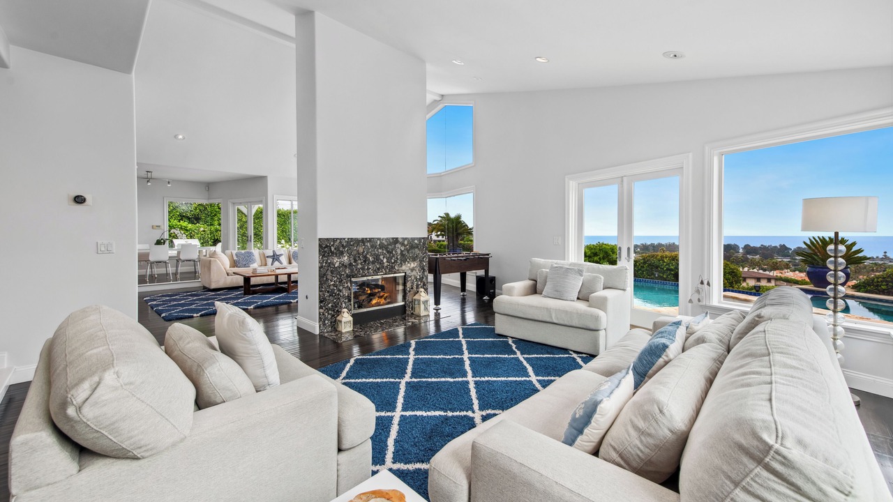 Photo of Livingroom in Central Malibu