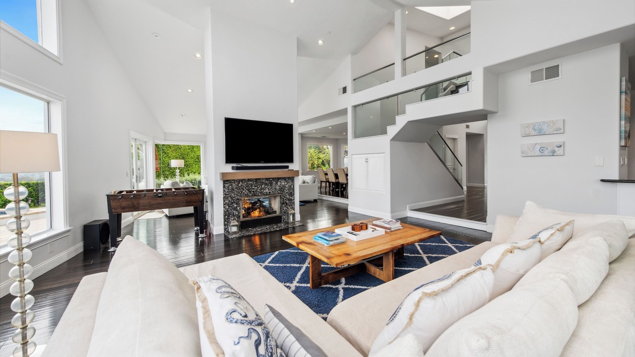 Photo of Livingroom in Central Malibu