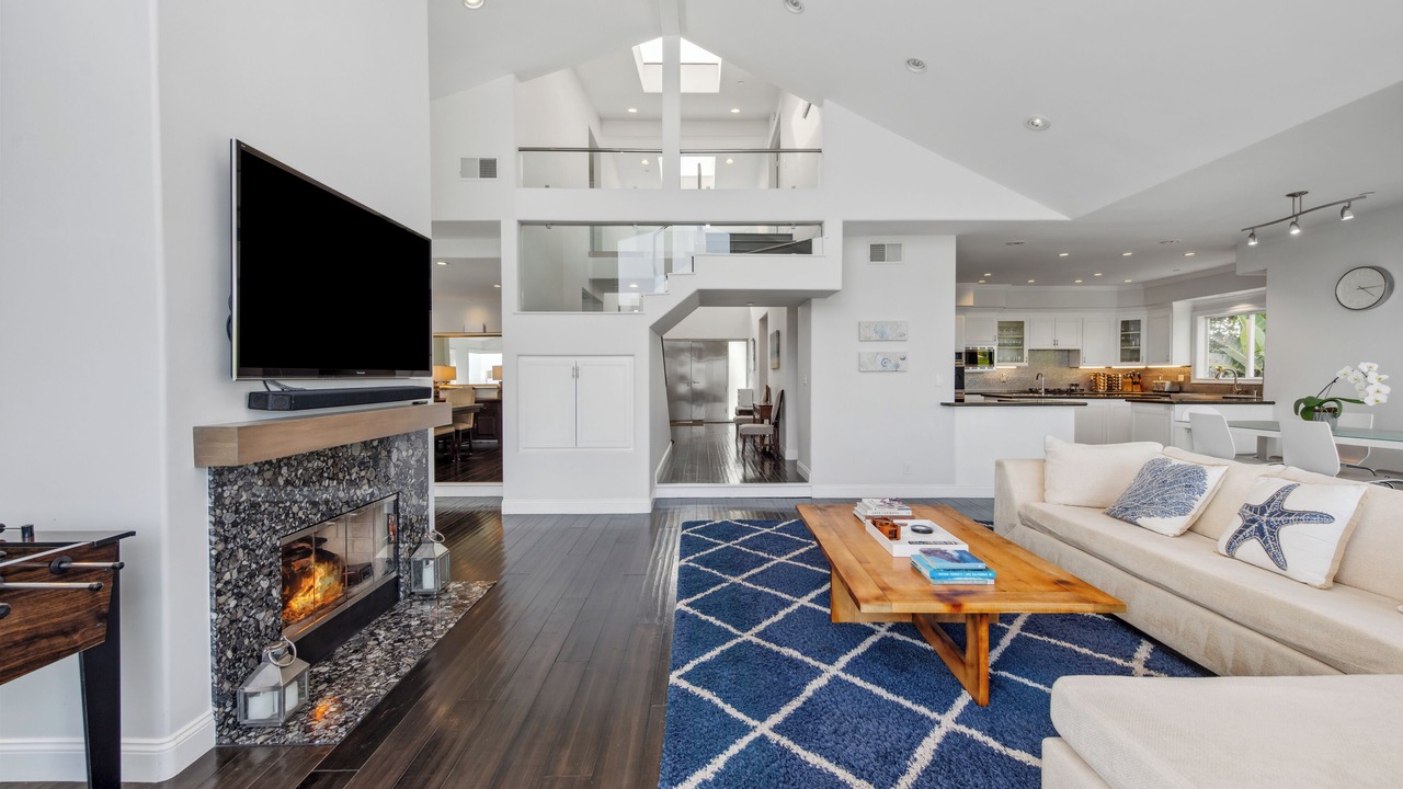 Photo of Livingroom in Central Malibu