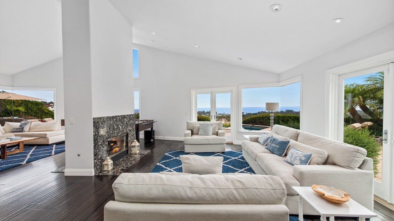 Photo of Livingroom in Central Malibu