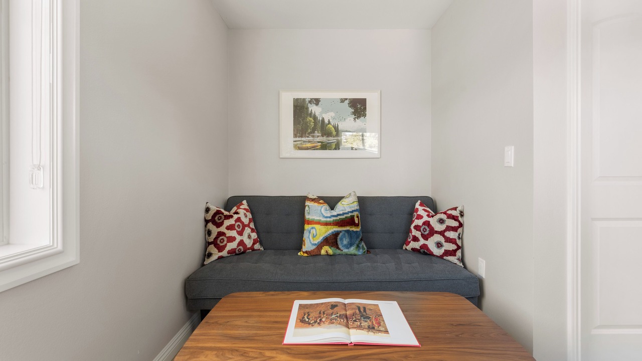 Photo of Livingroom in Lamanda Park