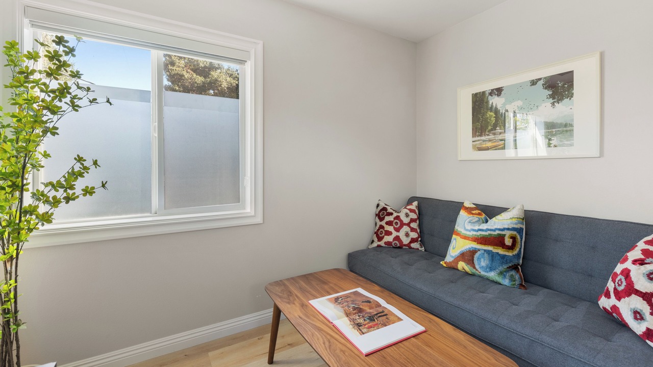 Photo of Livingroom in Lamanda Park