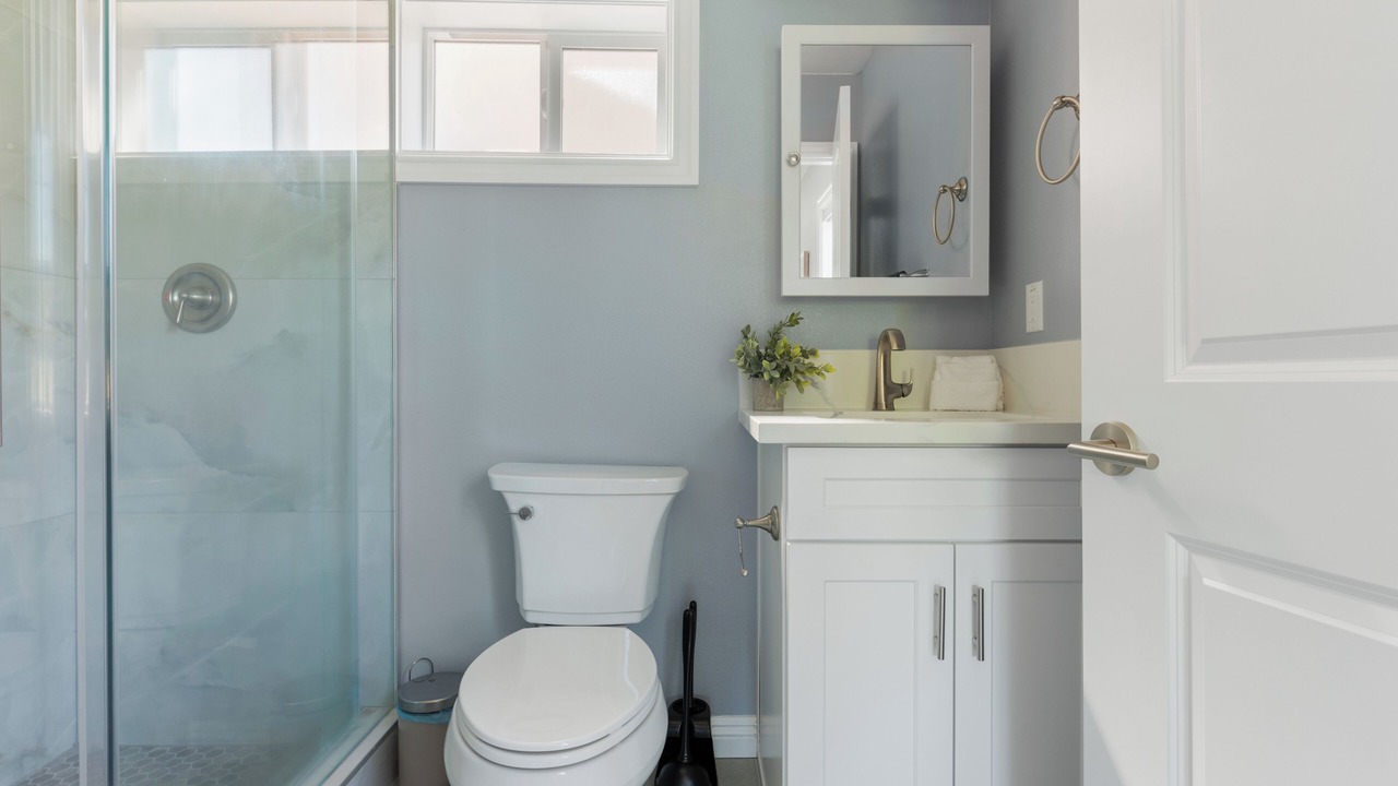 Photo of Bathroom in Lamanda Park