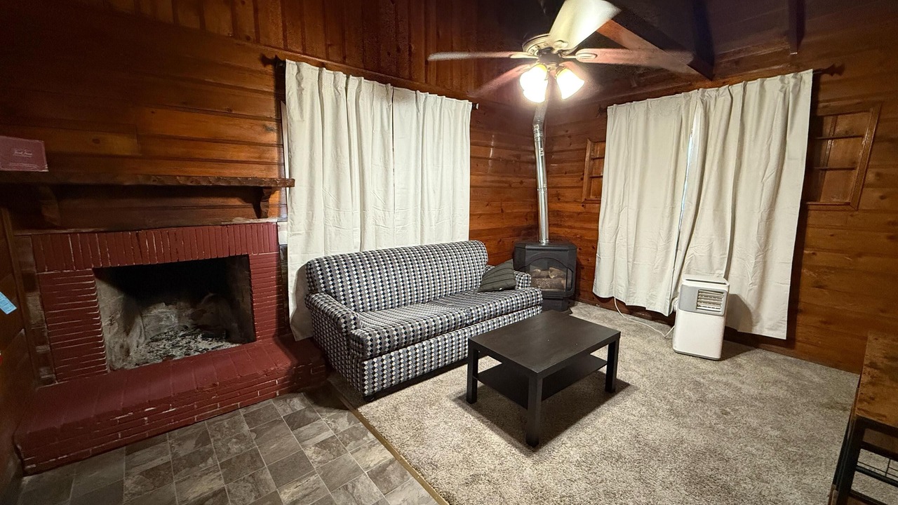 Photo of Livingroom in Crestline