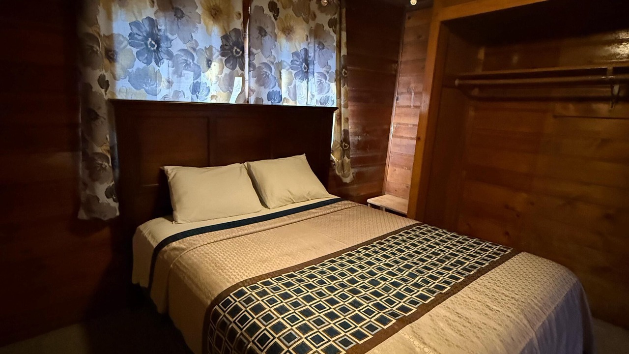 Photo of Bedroom in Crestline