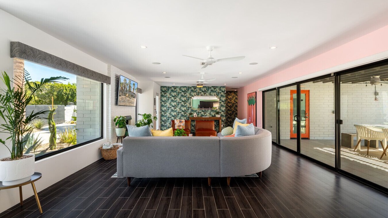 Photo of Livingroom in Historic Tennis Club