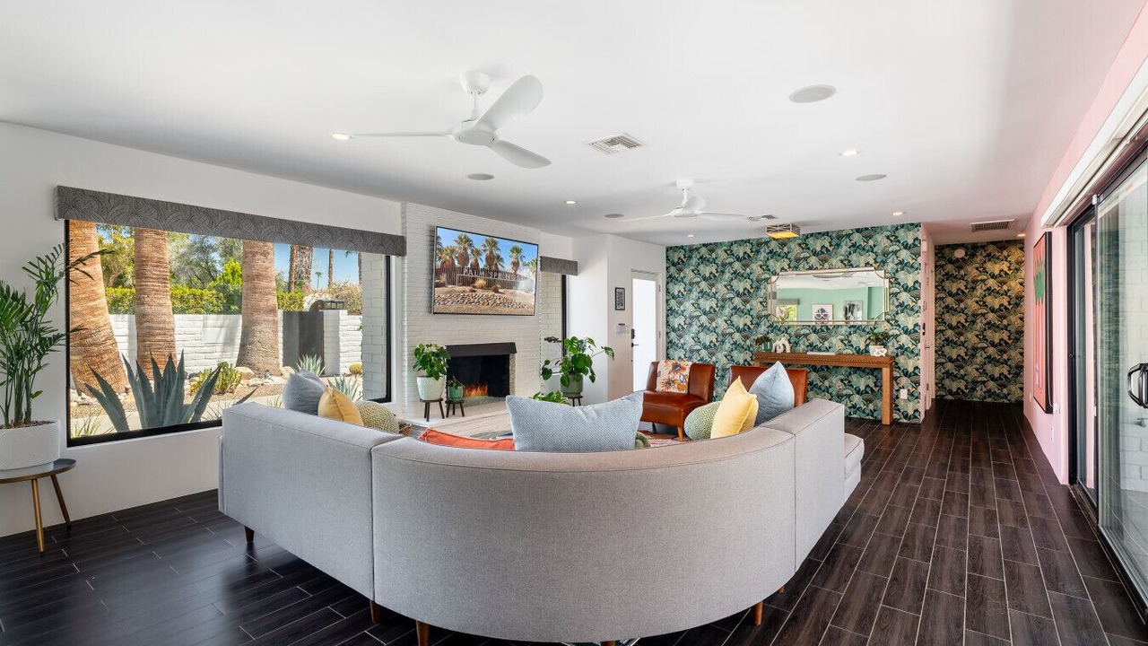 Photo of Livingroom in Historic Tennis Club