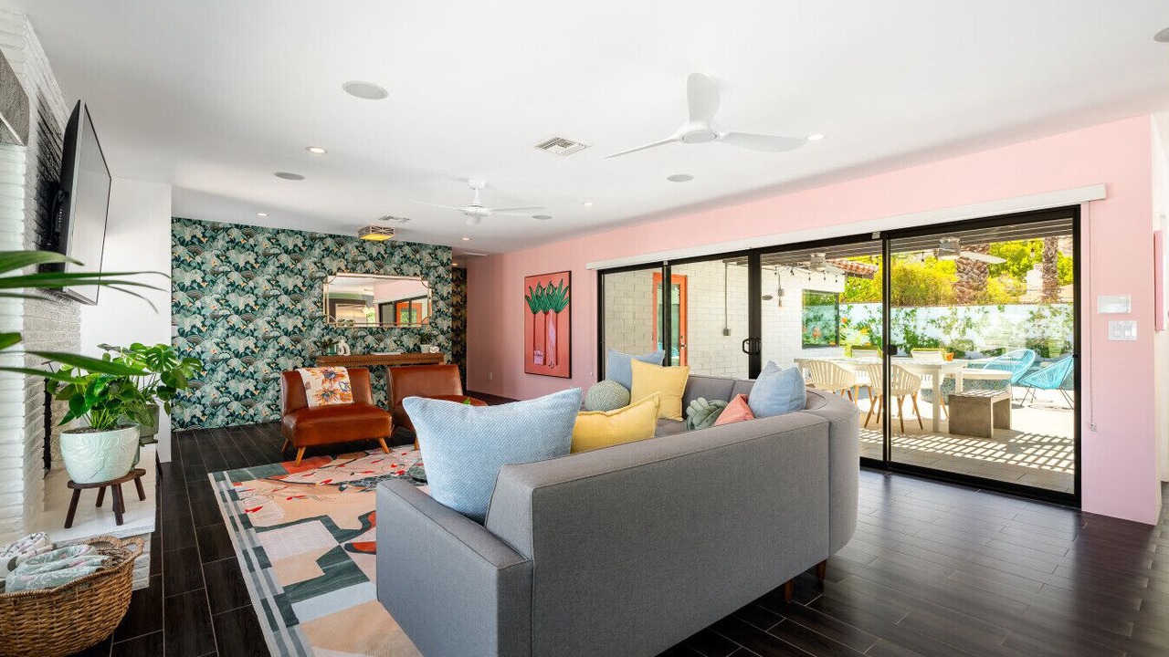 Photo of Livingroom in Historic Tennis Club