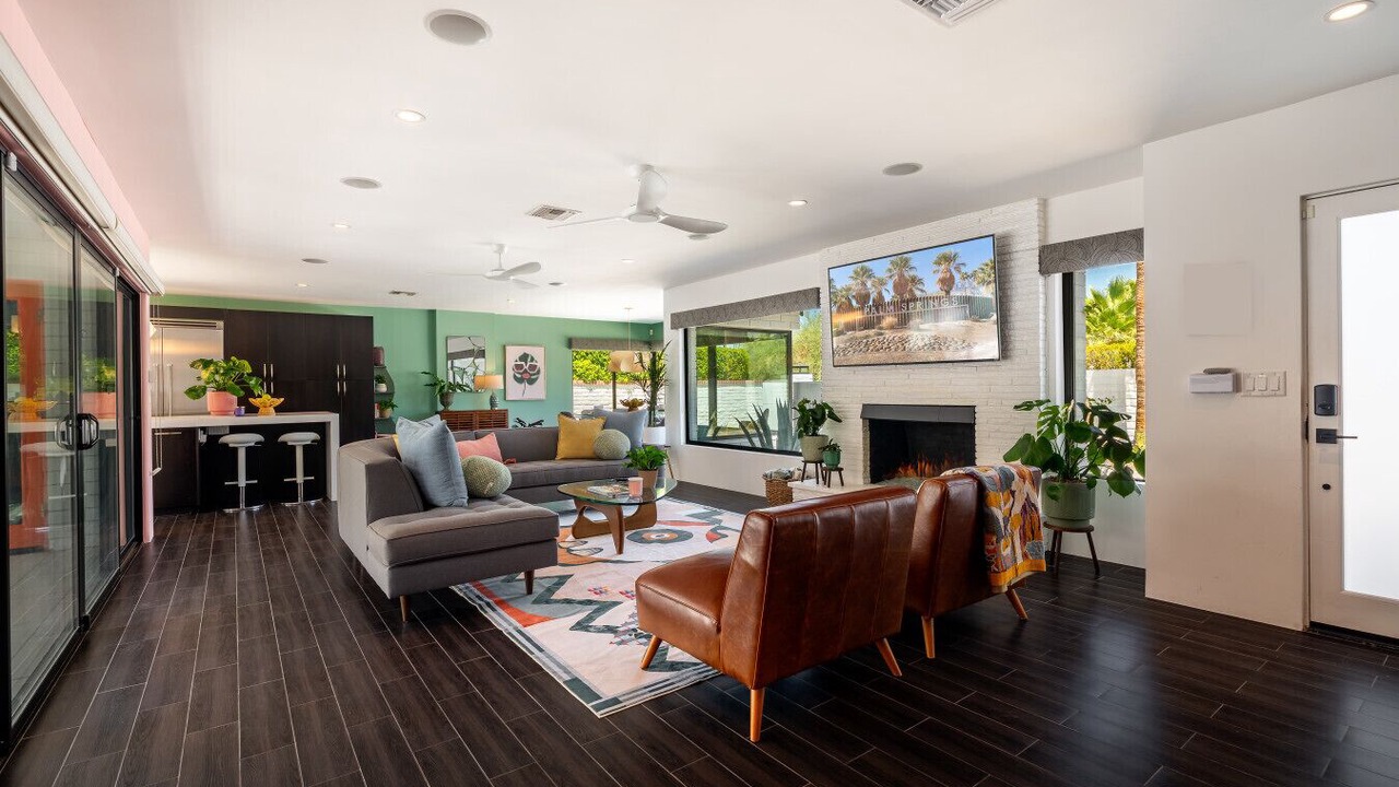Photo of Livingroom in Historic Tennis Club