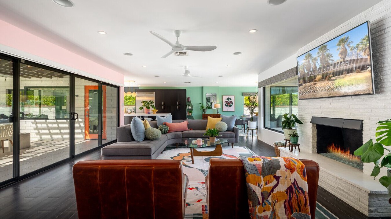 Photo of Livingroom in Historic Tennis Club
