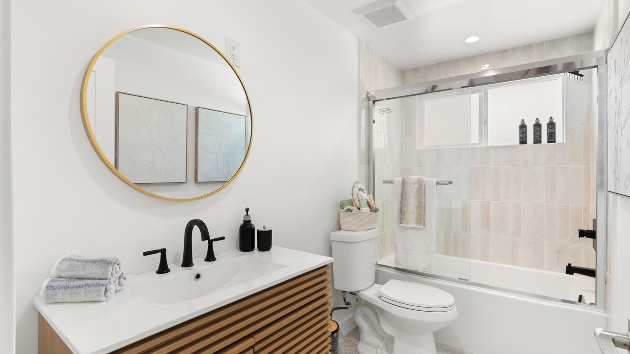 Photo of Bathroom in Northwest Anaheim