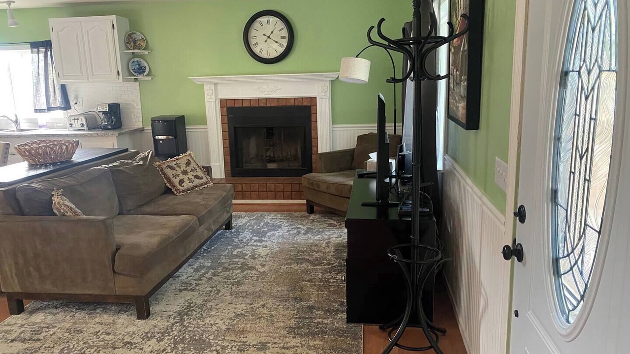 Photo of Livingroom in Canyon Country