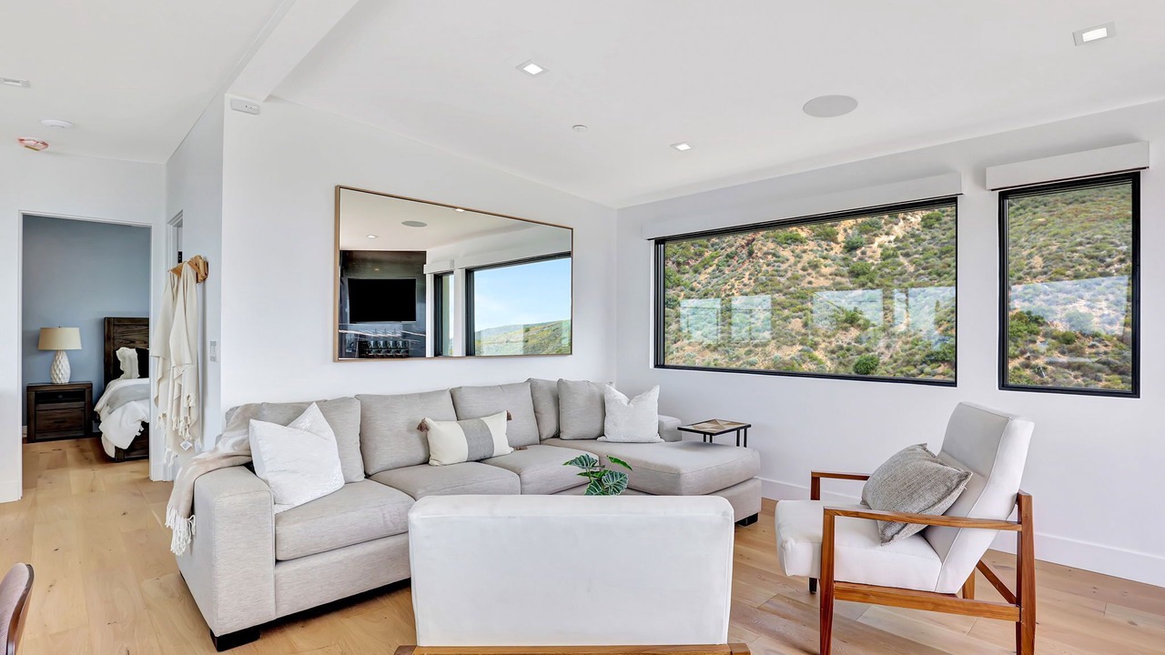 Photo of Livingroom in Western Malibu
