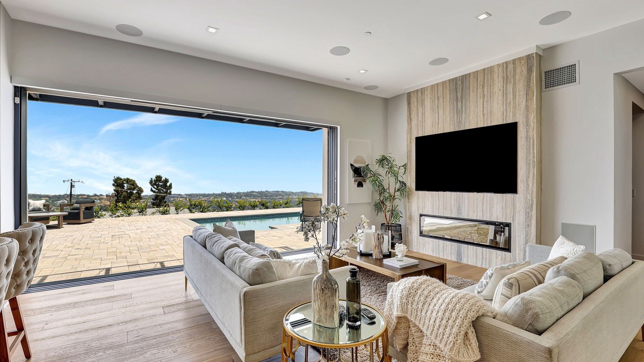 Photo of Livingroom in Western Malibu