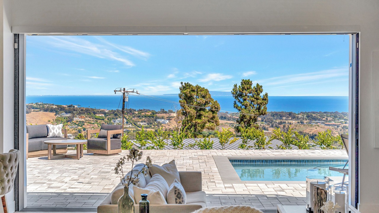 Photo of Livingroom in Western Malibu