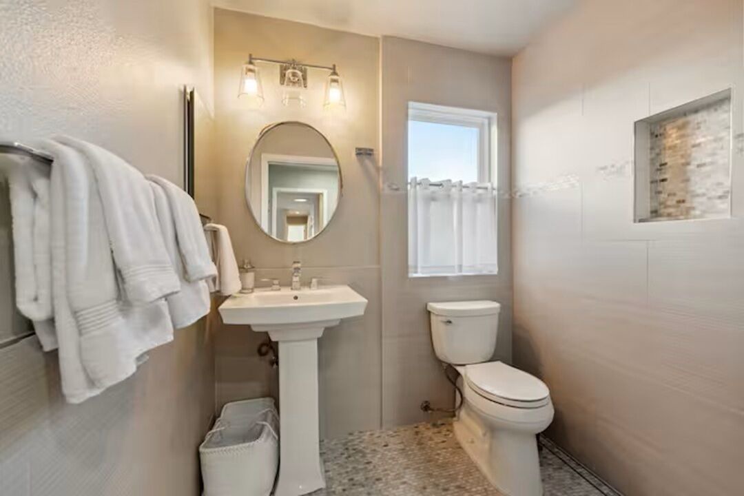 Photo of Bathroom in Thousand Oaks